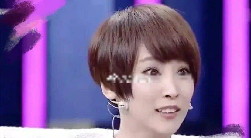 原创硬汉吴京跟岳父称兄道弟瘸腿追谢楠做饭讨老婆欢心