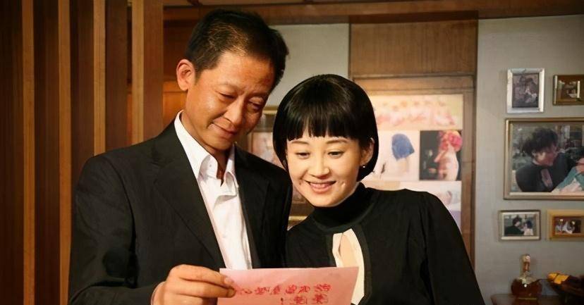 后来, 顺利进入大学的王志文刻苦读书的同时也开始恋爱了.