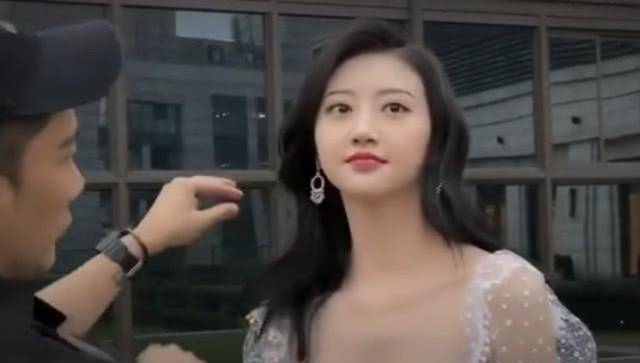 景甜到底有多撩穿的裙子只有薄薄一层纱低头那刻粉丝截屏保存