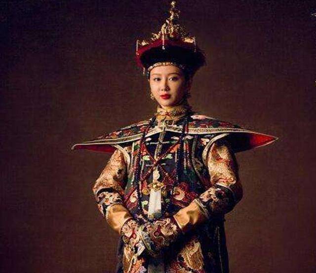 虽然她在王府中并没有很高的地位,只是一名格格,相当于小妾.