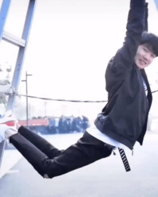 原创王源晒女友视角照片女摄像师和他关系不一般羡慕不来的福气