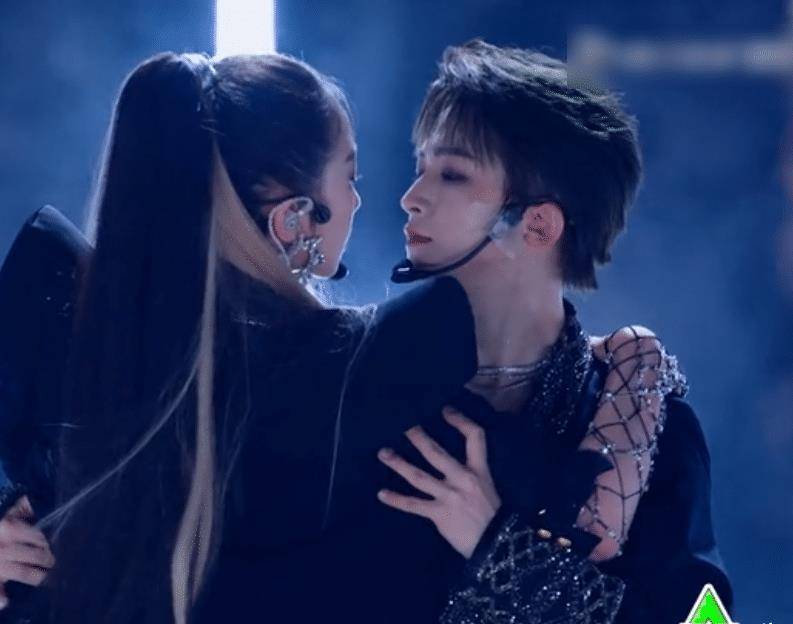 原创创4三公预告毛晓彤被赞多公主抱小细节却暴露真实素养