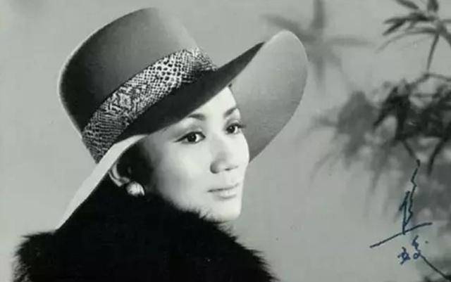 原创85岁曾江携焦姣与王馨平夫妇吃团圆饭四人合照曾江夫妇恩爱抢镜