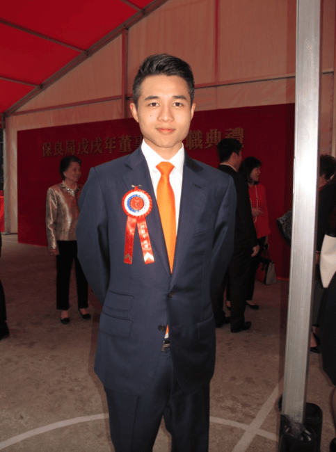 原创赌王儿子正式入政坛曾在酒店打杂最没存在感今为四太赚足脸面