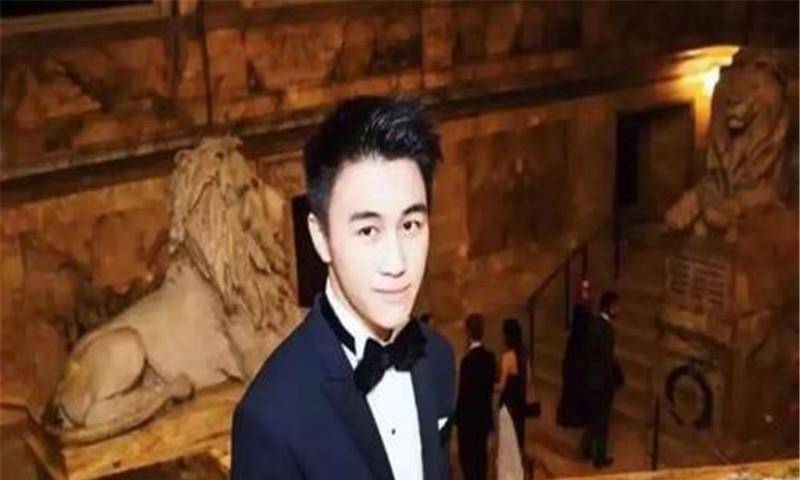 奚梦瑶何猷君假唱太明显身高差距令人尴尬生活中两人互动甜蜜