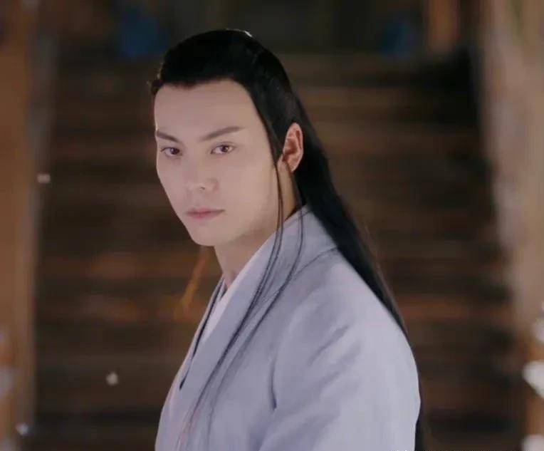 练练仪态吧,含身材驼背的古偶演员们,替身都比你们站得直_杨幂_脖子