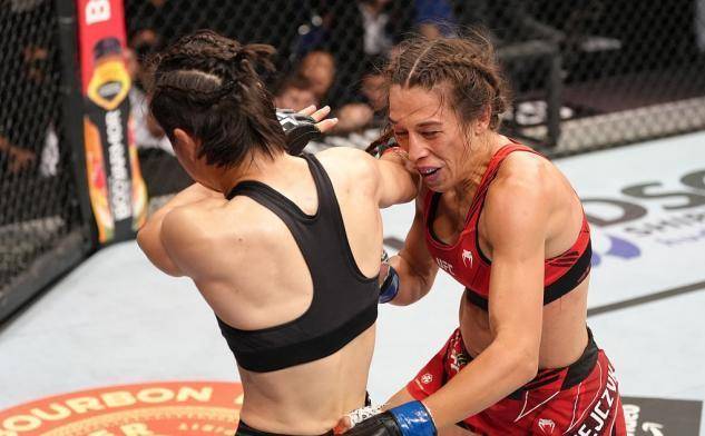 揭秘中国mma女选手张伟丽的财富之路_比赛_拳击手_乔安娜