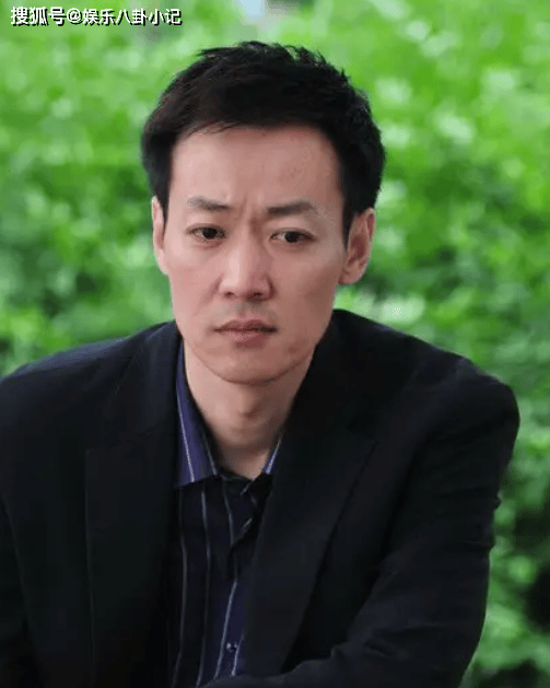 他是国家一级演员:与朱媛媛结婚18年零绯闻,16岁女儿高挑漂亮_辛柏青