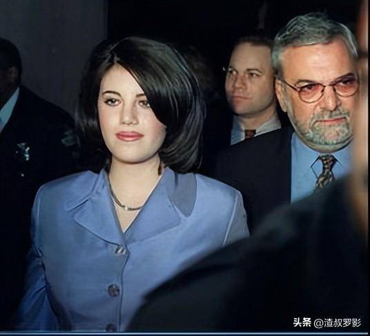 拉链门事件女主50岁风韵犹存如玉女克林顿77岁满脸沧桑