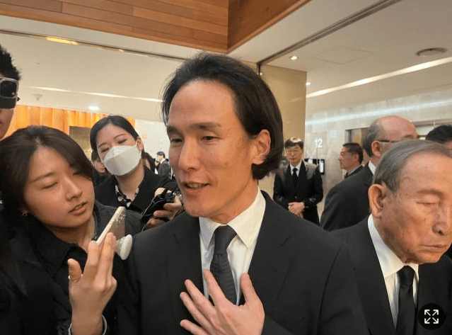 轮胎集团两代董事长,出现在葬礼_赵锡来_赵显_韩泰