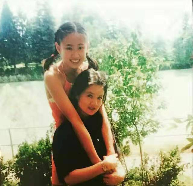 原创李安琪上节目全程说英文让老公翻译吴京怒怼不要跟我讲英文