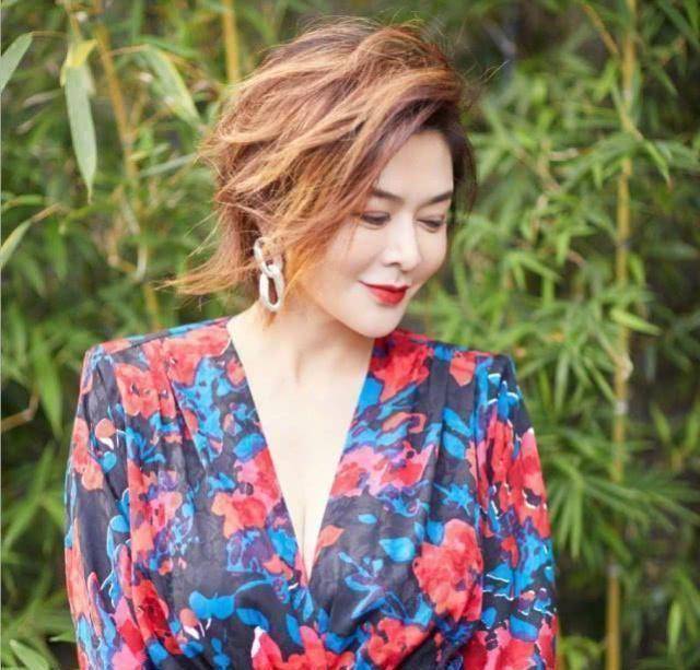 原创57岁关之琳为何至今单身看她参加活动的生图网友怪不得