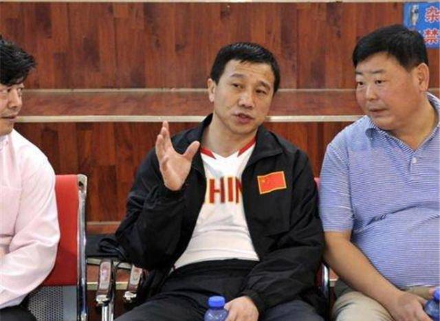 原创新疆首富白手起家睡大通铺长途十万里带出千亿企业报效国家