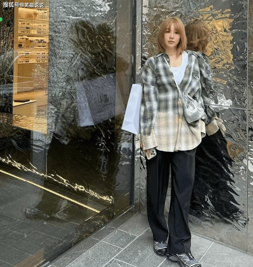 原创40岁尹恩惠分享视频改变发色面部略臃肿引网友担心