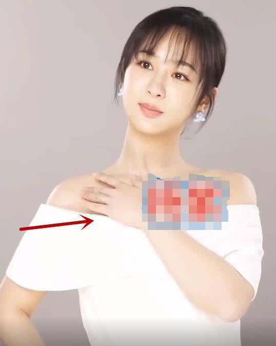 原创为何杨紫拍照不喜欢露手看清她策划中的手果然上帝是公平的