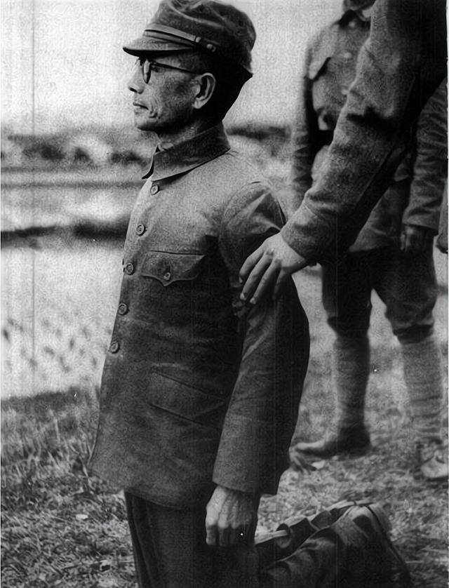原创战犯田中久一被处决宪兵队长三枪才将其射杀群众一片欢呼