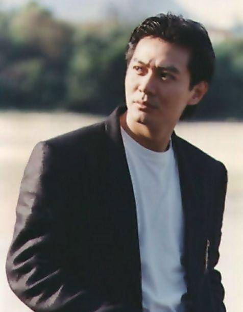 最初的时装剧《我和春天有个约会》里的沈家豪,古装剧一样出彩,夏雪宜