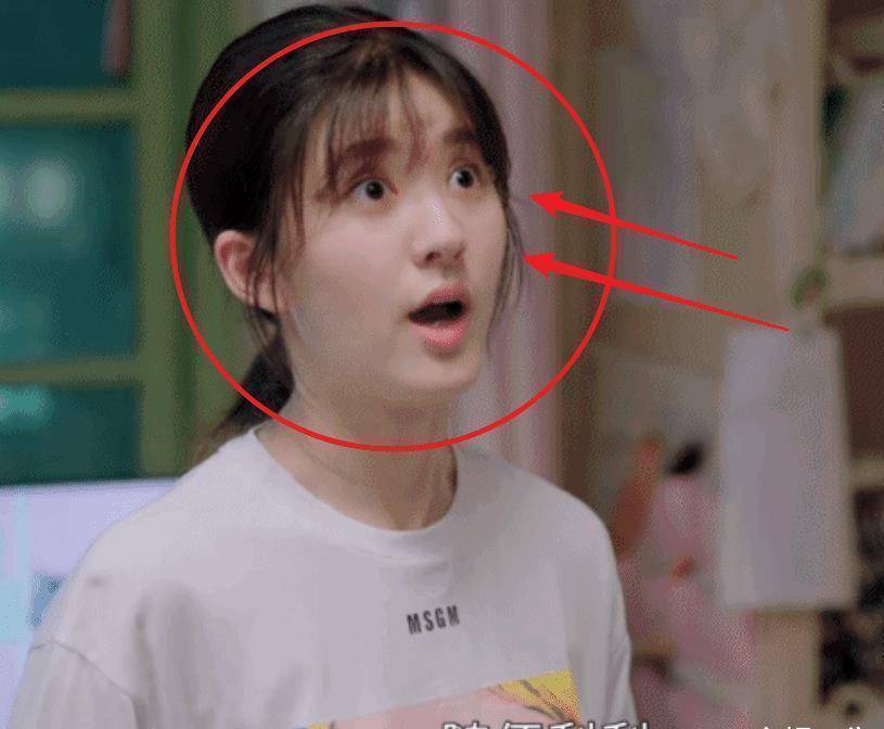 原创赵露思演技遭质疑傻白甜卖萌全靠干瞪眼刻意的样子有点尴尬