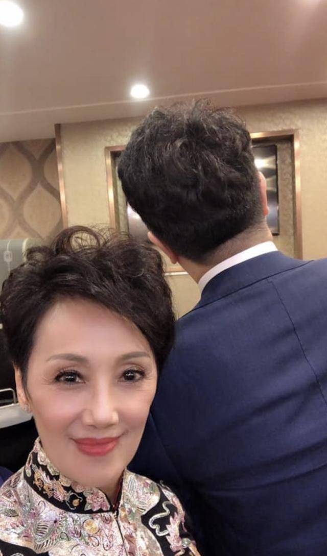 65岁tvb艺人韩马利突患脑膜炎病愈后仍虚弱,月初才为儿子办婚礼_身体_