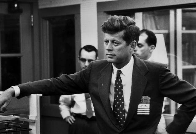 原创肯尼迪总统风流史和女间谍开房3天不出门当着妻子的面找女人