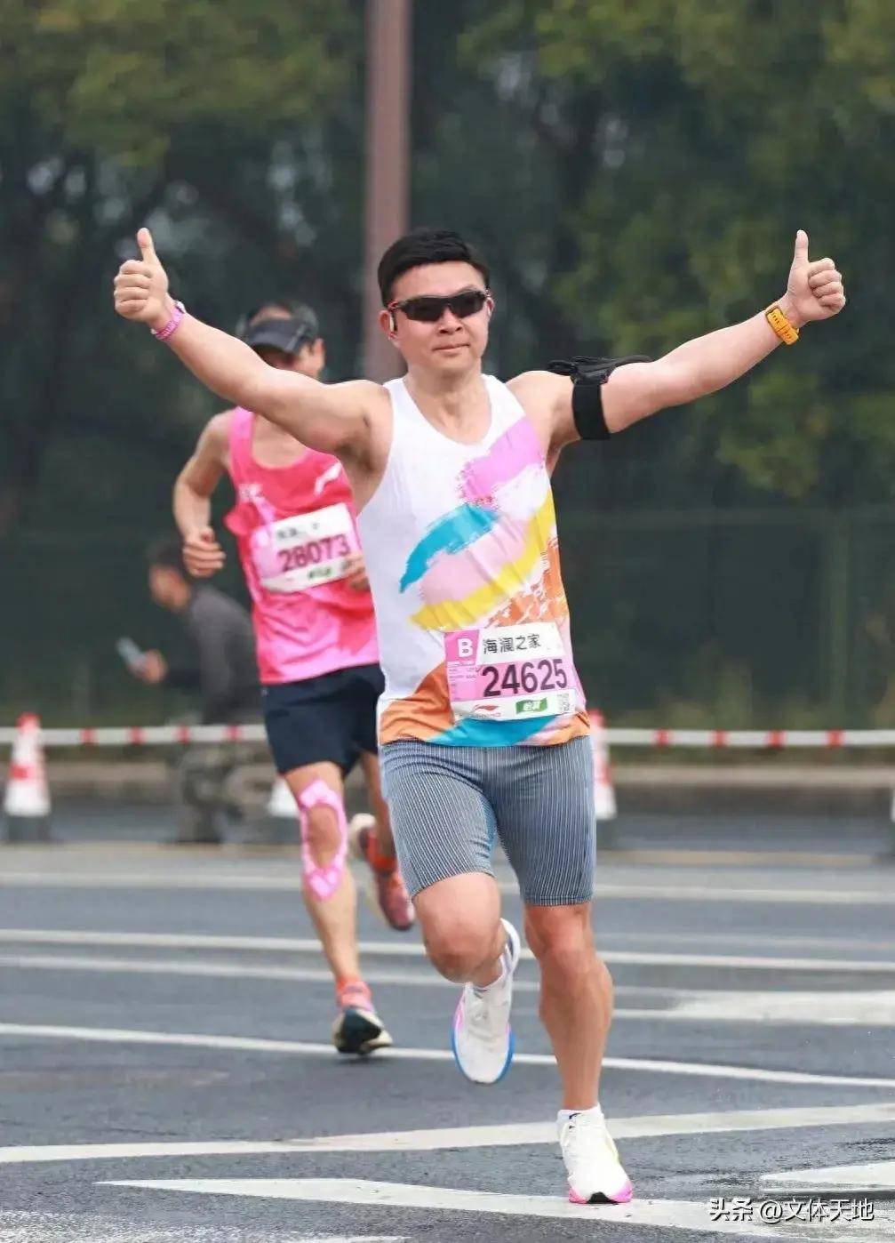 跑者故事郑健锡马的成功是多方面的