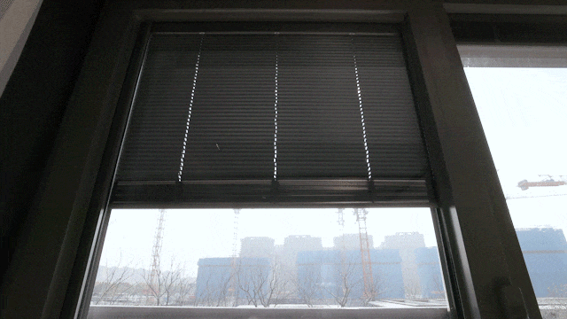 实景图「华润观宸润府」二期售楼处电话:400-886-1552弧形吊顶线条