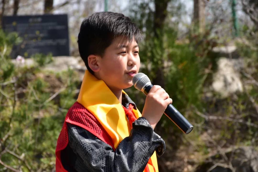 最后,市志愿服务联合会副会长姚建宗发言,要向革命烈士学习,要有感恩