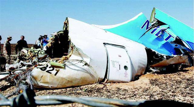 15岁小男孩当机长一顿操作后飞机撞山75名乘客无一幸存