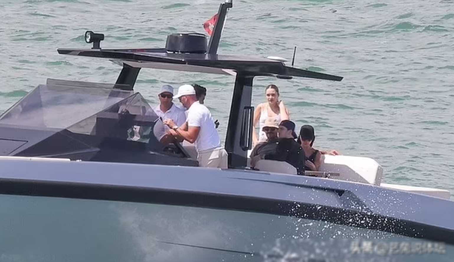 原创贝克汉姆花15亿换游艇内马尔梅西重聚惊现前女友参加派对