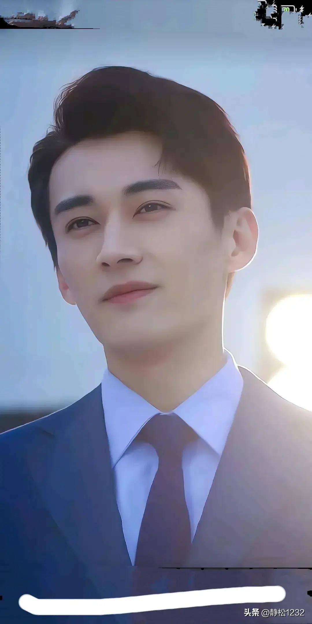 刘学义最近终于火了火了,也是一个超级大美男,因为《花间令》终于出圈