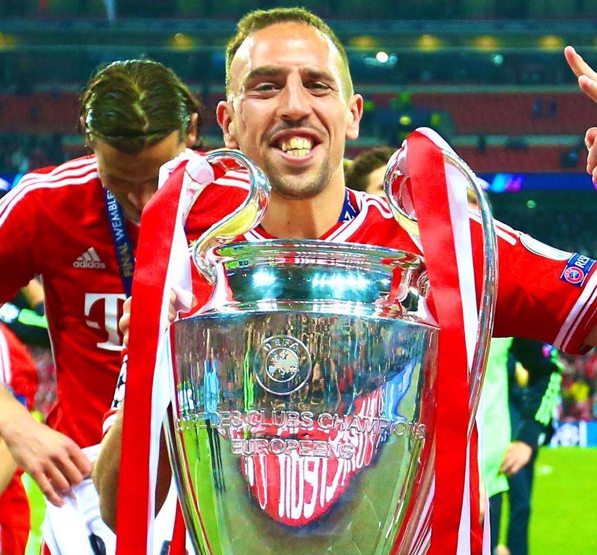 原创拜仁邀请齐达内入主里贝里当助手皇马6将离队放走19岁帝星