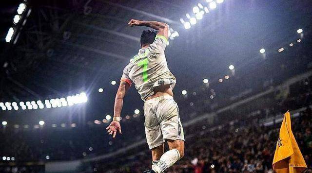 第16分钟,迪巴拉禁区前凌空抽射被拉杜神勇扑出,1分钟后,小魔仙的内切