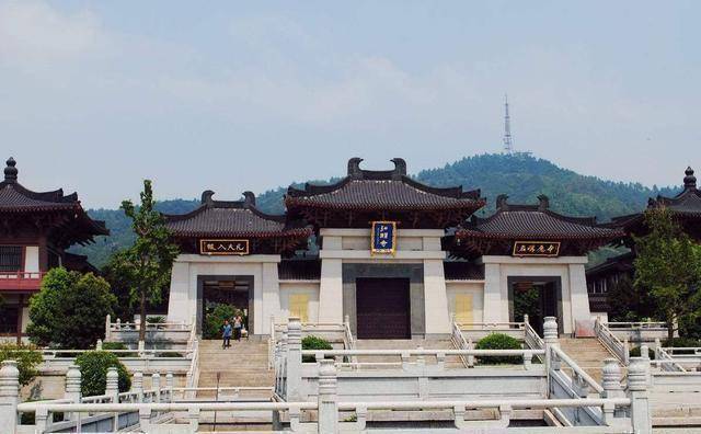 这座寺庙在安徽宣城敬亭山脚下.是宣城非常有名的一座寺庙.