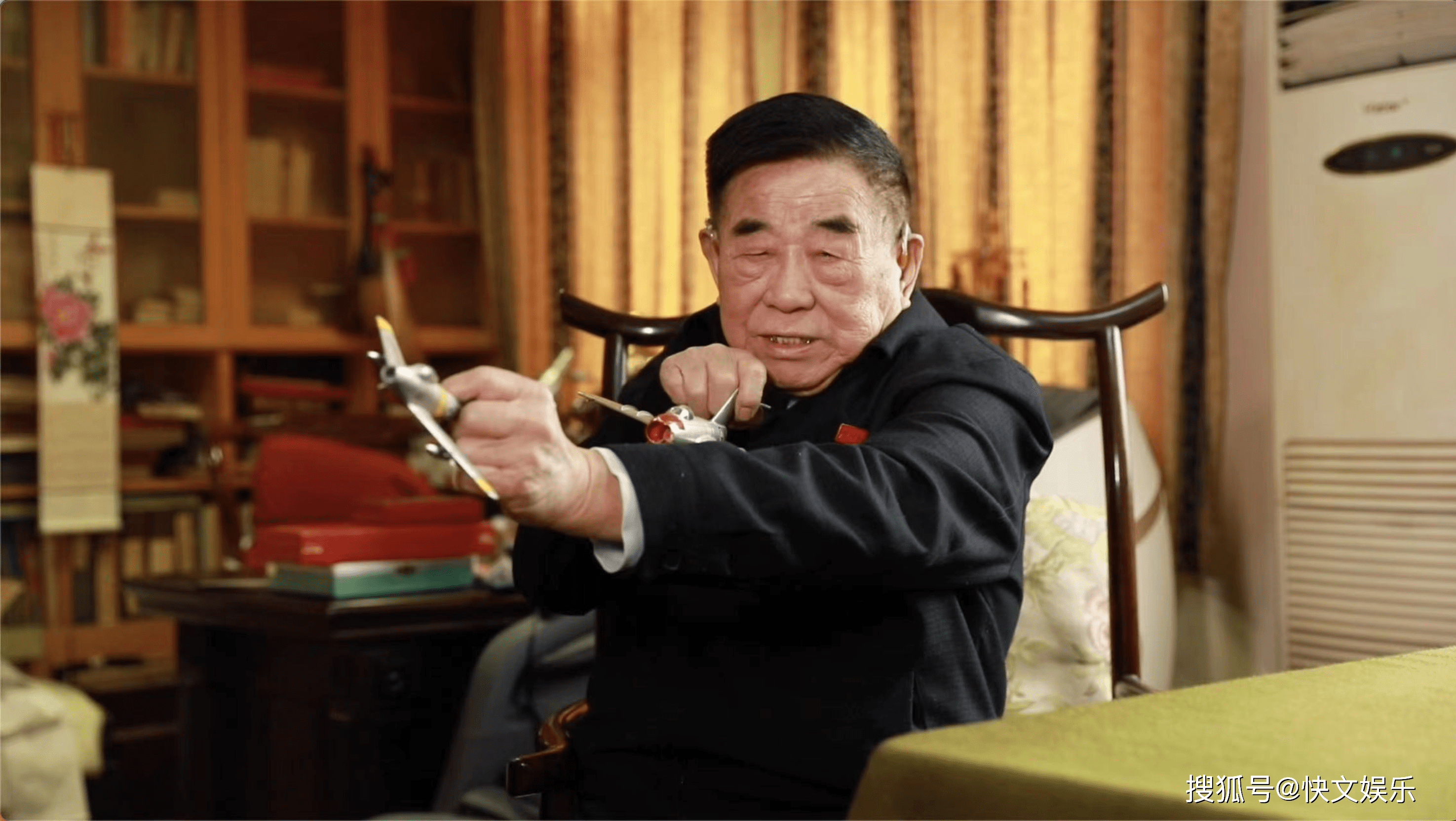 1983年起任南京军区空军副司令员.1988 年被授予空军少将军衔.