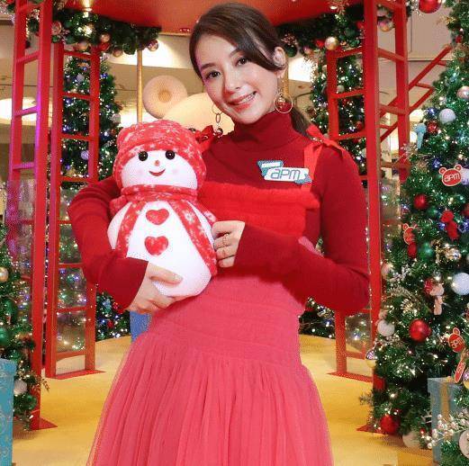 原创方媛亮相活动凭美貌为郭富城长脸生了两个女儿还是火柴腿