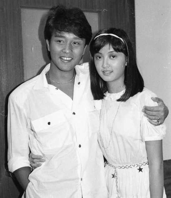 张国荣逝世21年,初恋女友受访坚信他没死,弄丢爱情信物成遗憾