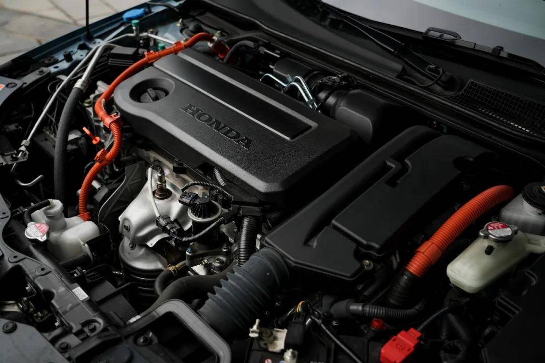 0l排量,发动机马力143匹,驱动电机马力184匹,综合最大马力为203匹,大