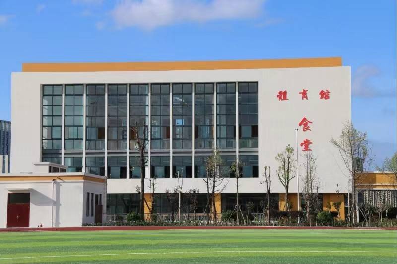 学科融合贯穿着学校课程体系,德育活动的主线,通过加强学科关联,为