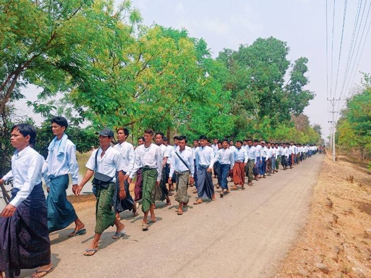 打不过民地武,缅军战机炸平民撒气,解放军坐镇边境"敲山震虎"_缅甸_军