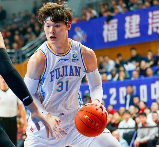 原创cba黑马险造22分逆转1人被逐6人犯满王哲林14中10打爆前冠军