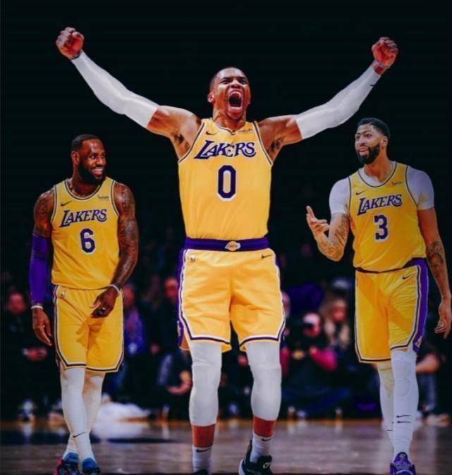 p图技术太烂詹姆斯吐槽湖网大战效果图穿羽绒服打球我简直无语了