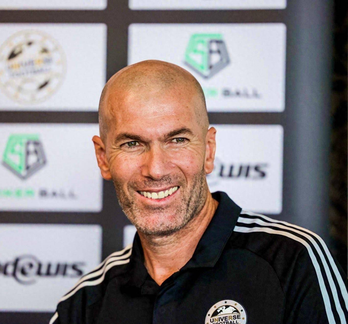 原创拜仁邀请齐达内入主里贝里当助手皇马6将离队放走19岁帝星