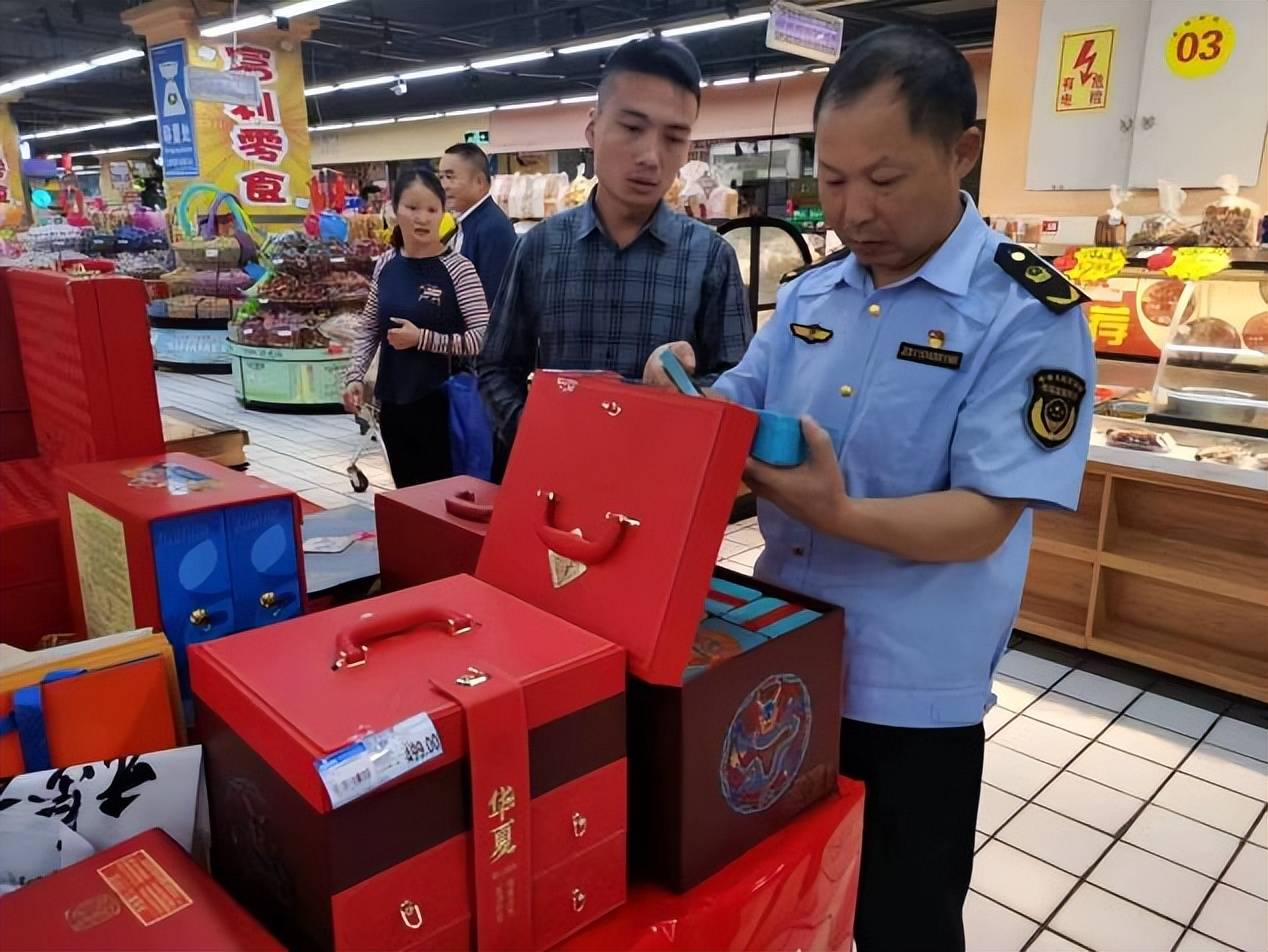 组织执法人员和计量检定人员对商场超市,集贸市场,加油站,医院,眼镜店