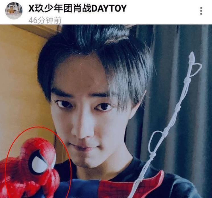原创肖战晒出自拍照却被旁边的蜘蛛侠抢镜粉丝想起了王一博