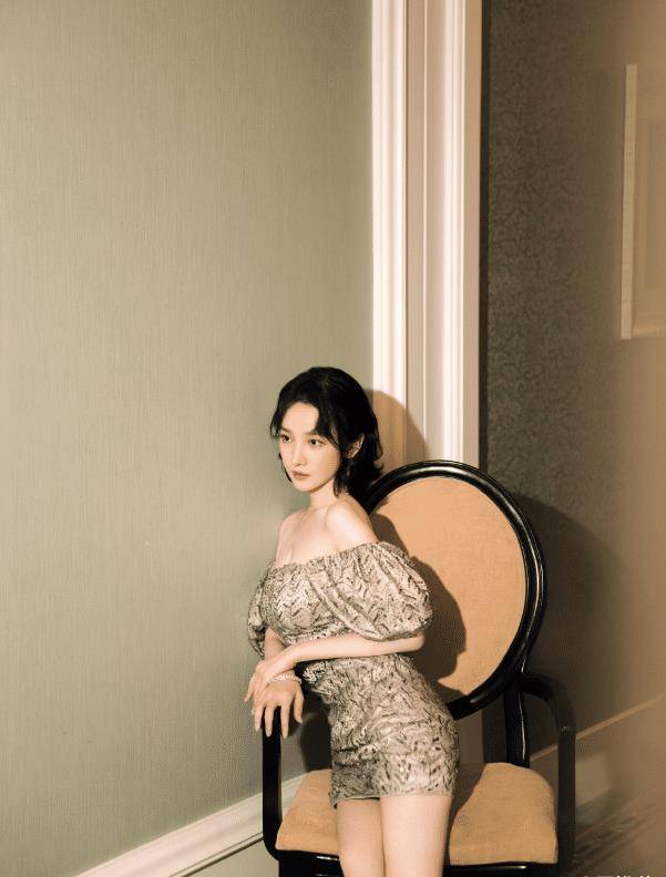 原创陈小纭的蝴蝶坐火了双腿间无一丝缝隙体重过百模仿不来