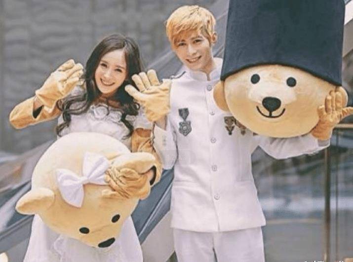 原创陈学冬晒出妈妈漂亮攻略47岁狂瘦55斤一看身材马甲线像极了杨幂