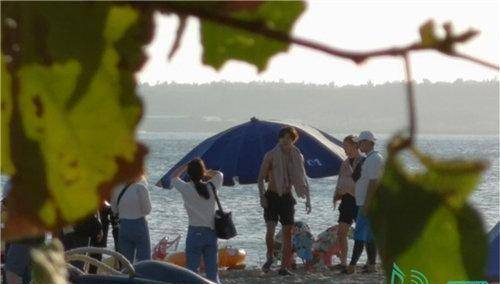 exo台湾录制团综完毕灿烈海水浴场大秀身材