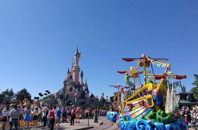 原创欧洲不断亏损的迪士尼游乐园连续亏损23年还负债22亿美元