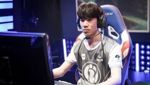 lol:dopa评心中强横的选手,lck的只有一位,谈uzi说了这么一句_faker