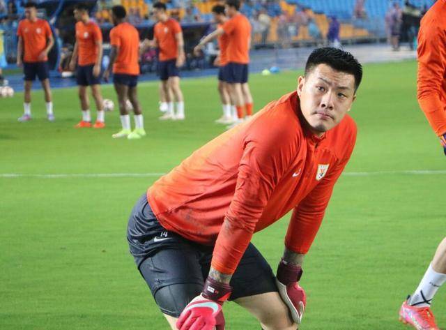 原创泰山遭03惨败申花门将王大雷郑重道歉